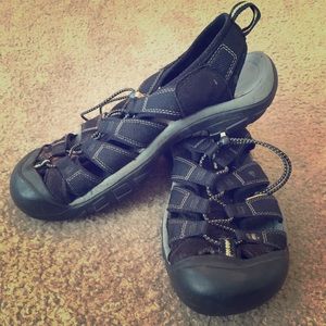 KEEN Sandals GUC sz 11